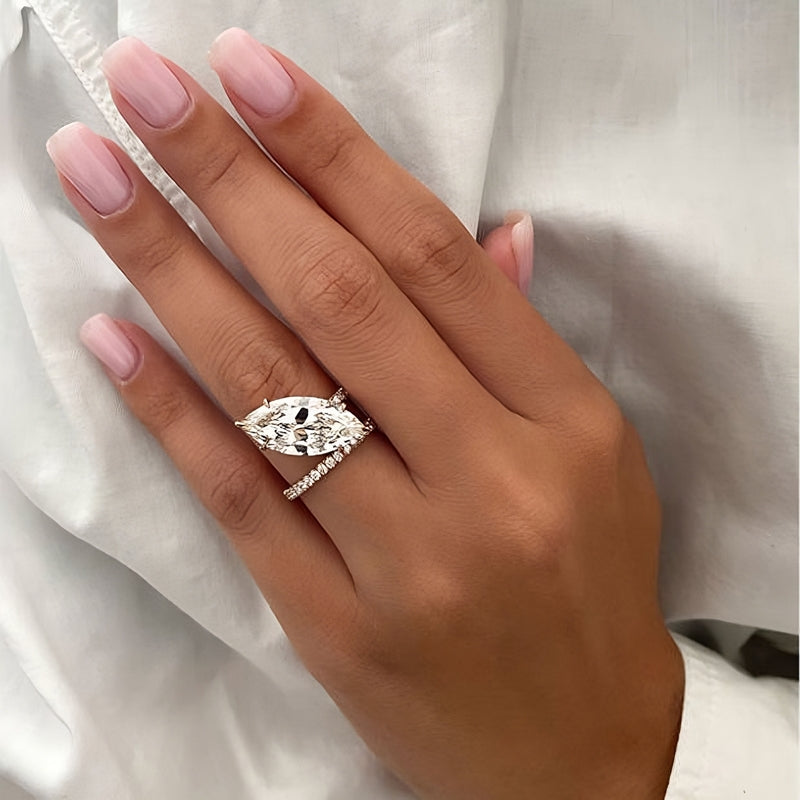 Elegance – 925 Sterling Silver Oval Zircon Ring | Decorated with Zircon Lobes