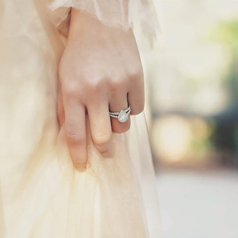 925 Sterling Silver Infinity Ring | Teardrop Zircon Stone &amp; Sparkling Lobes