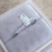 خاتم فضة استرلينية 925 | مزين بحجر زركون مستطيل وحبيبات زركون براقة