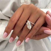 Elegance – 925 Sterling Silver Oval Zircon Ring | Decorated with Zircon Lobes