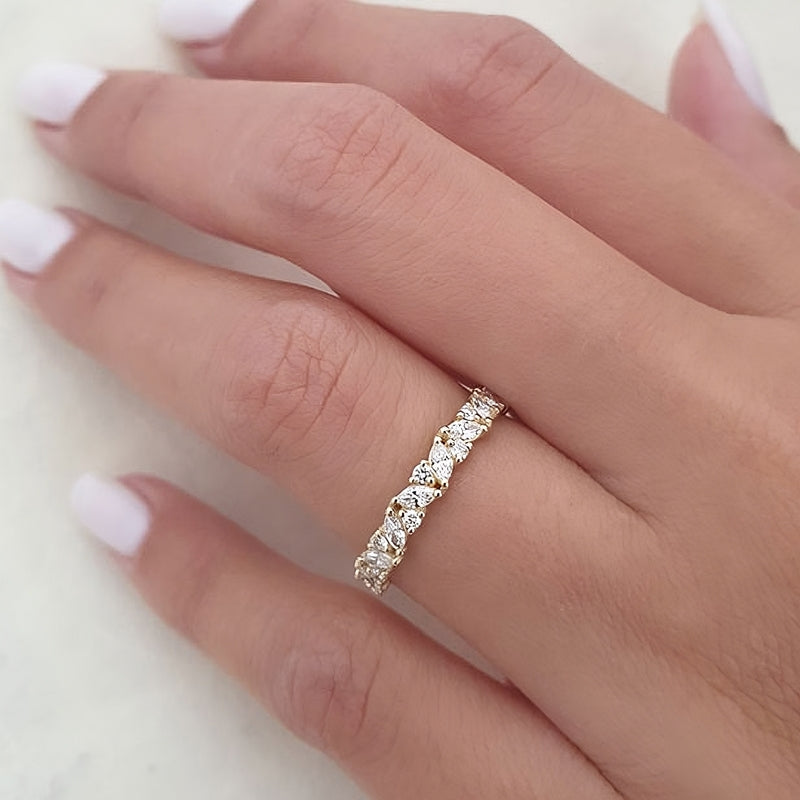 Exquisite Sparkle – 925 Sterling Silver Gold-Plated Ring | Inlaid with Zircon Lobes