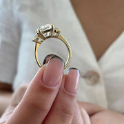 Brilliance – 925 Sterling Silver Infinity Ring | 3 Square Zircon Stones