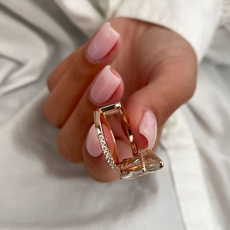 Elegance – 925 Sterling Silver Oval Zircon Ring | Decorated with Zircon Lobes