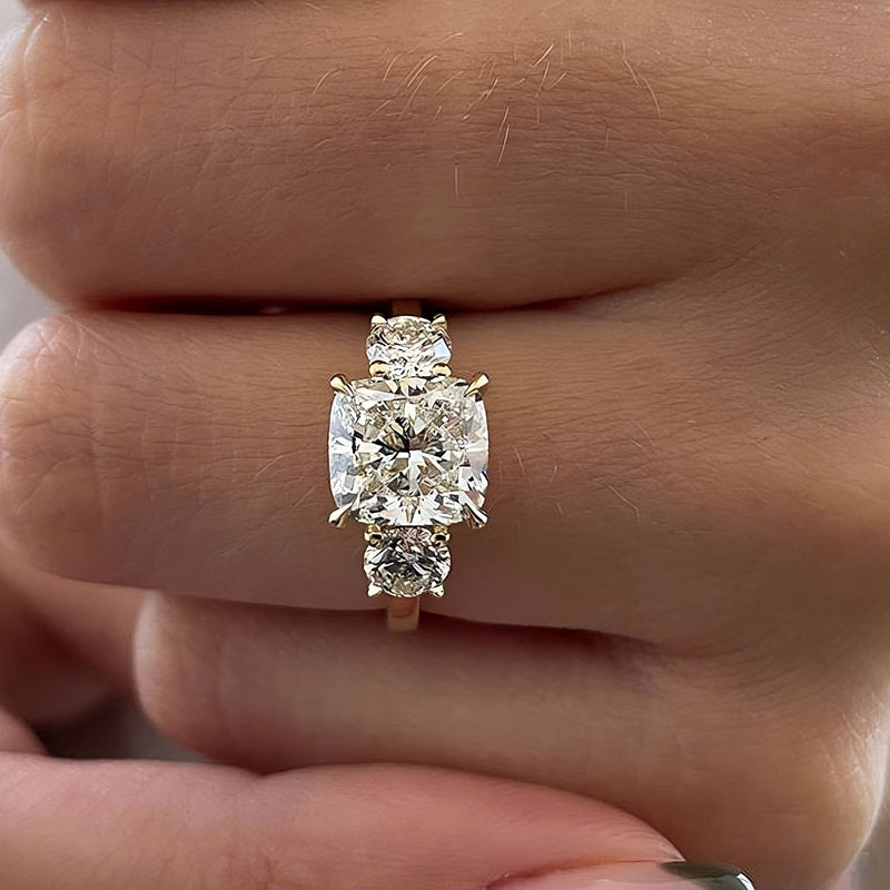 Brilliance – 925 Sterling Silver Infinity Ring | 3 Square Zircon Stones