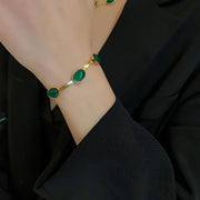 سوار سنيك باك مطلي ذهب – مزين بحبيبات زمرد أخضر | ستانلس ستيل 316