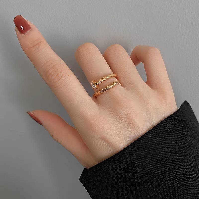Gold-Plated Nail-Shaped Ring with Diamond Zircon Lobes – 316 Stainless Steel